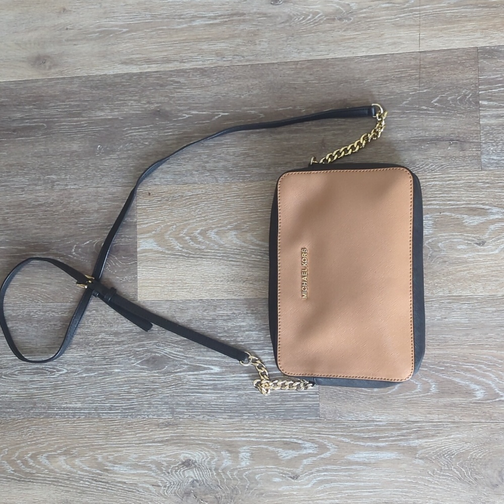 Michael kors crossbody